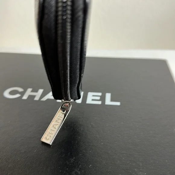 Chanel caviar long zip wallet - Picture 3 of 13